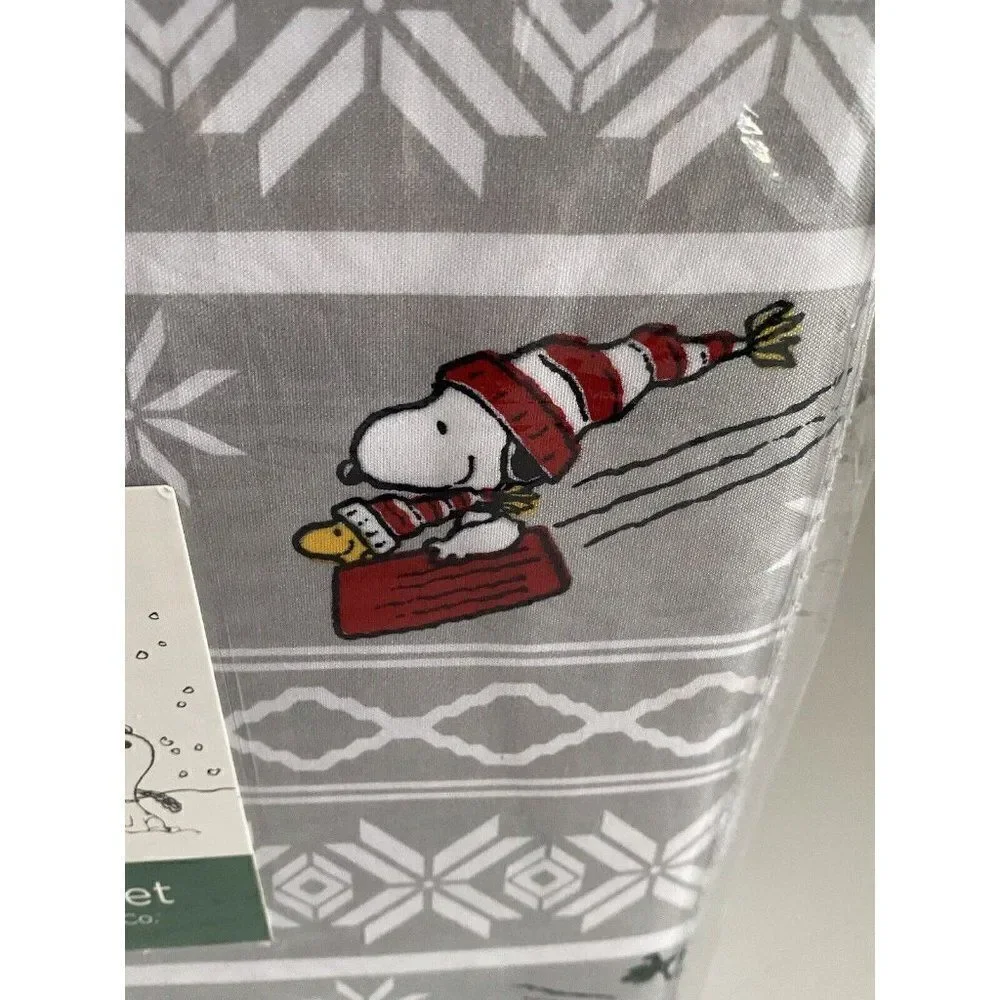 Peanuts Snoopy Sledding Ice Skating Winter‎ Queen Size Super Soft Sheet Set NEW